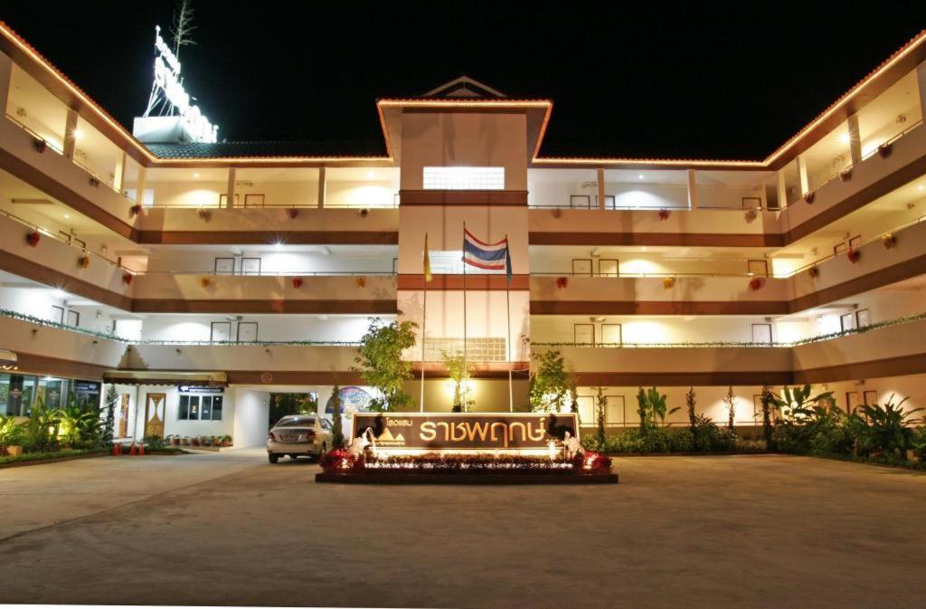 Ratchaphruek 2007 Hotel Chom Thong Extérieur photo