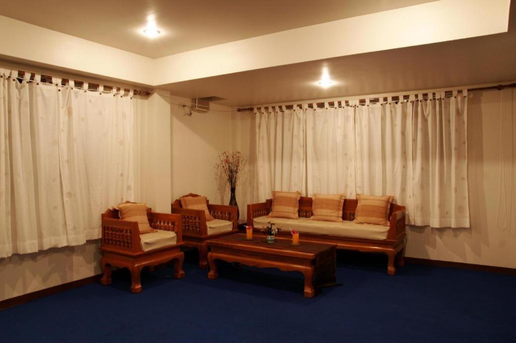Ratchaphruek 2007 Hotel Chom Thong Extérieur photo